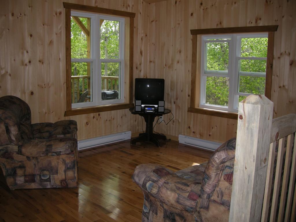 Chalet des Noisetiers Tadoussac Extérieur photo
