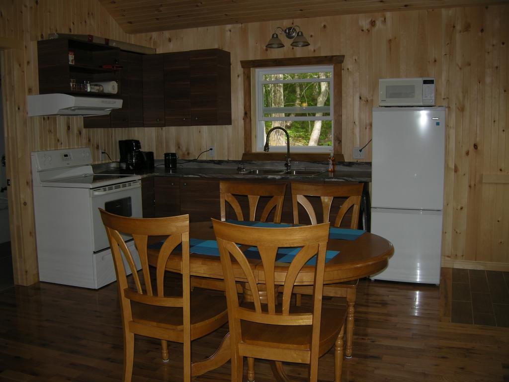 Chalet des Noisetiers Tadoussac Chambre photo